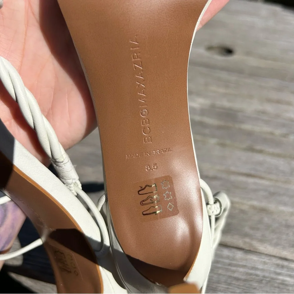 BCBGMAXAZRIA‎ Women’s Taylor Twist-Strap Sandal in white size 8.5